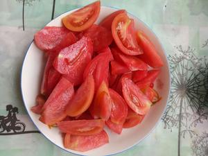 西红柿拌白糖的做法 步骤2