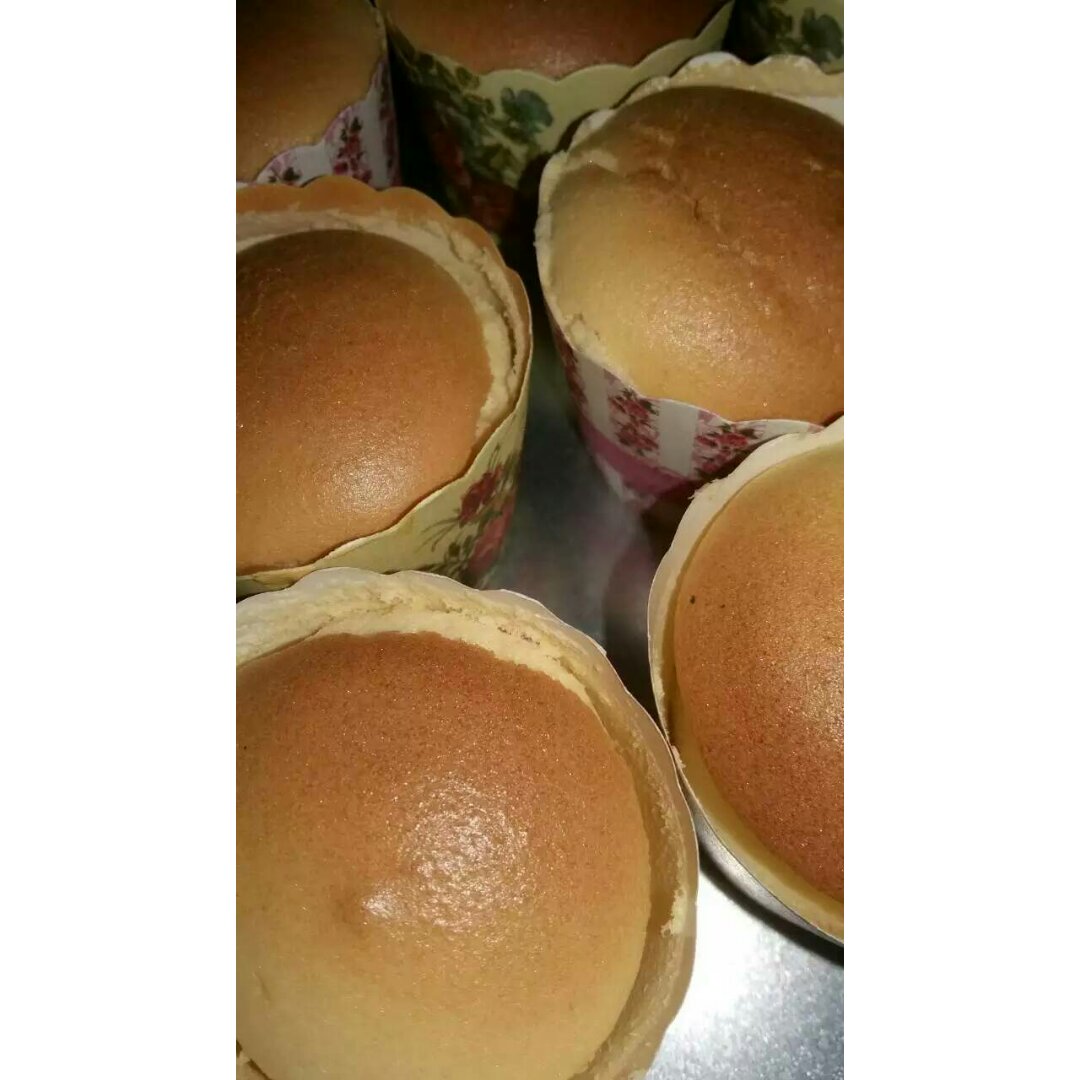 软绵绵戚风纸杯蛋糕