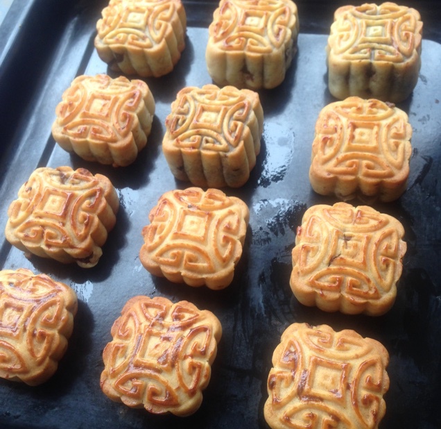 广式月饼－－蛋黄豆沙月饼