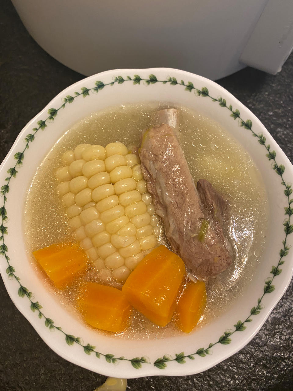 胡萝卜玉米排骨汤