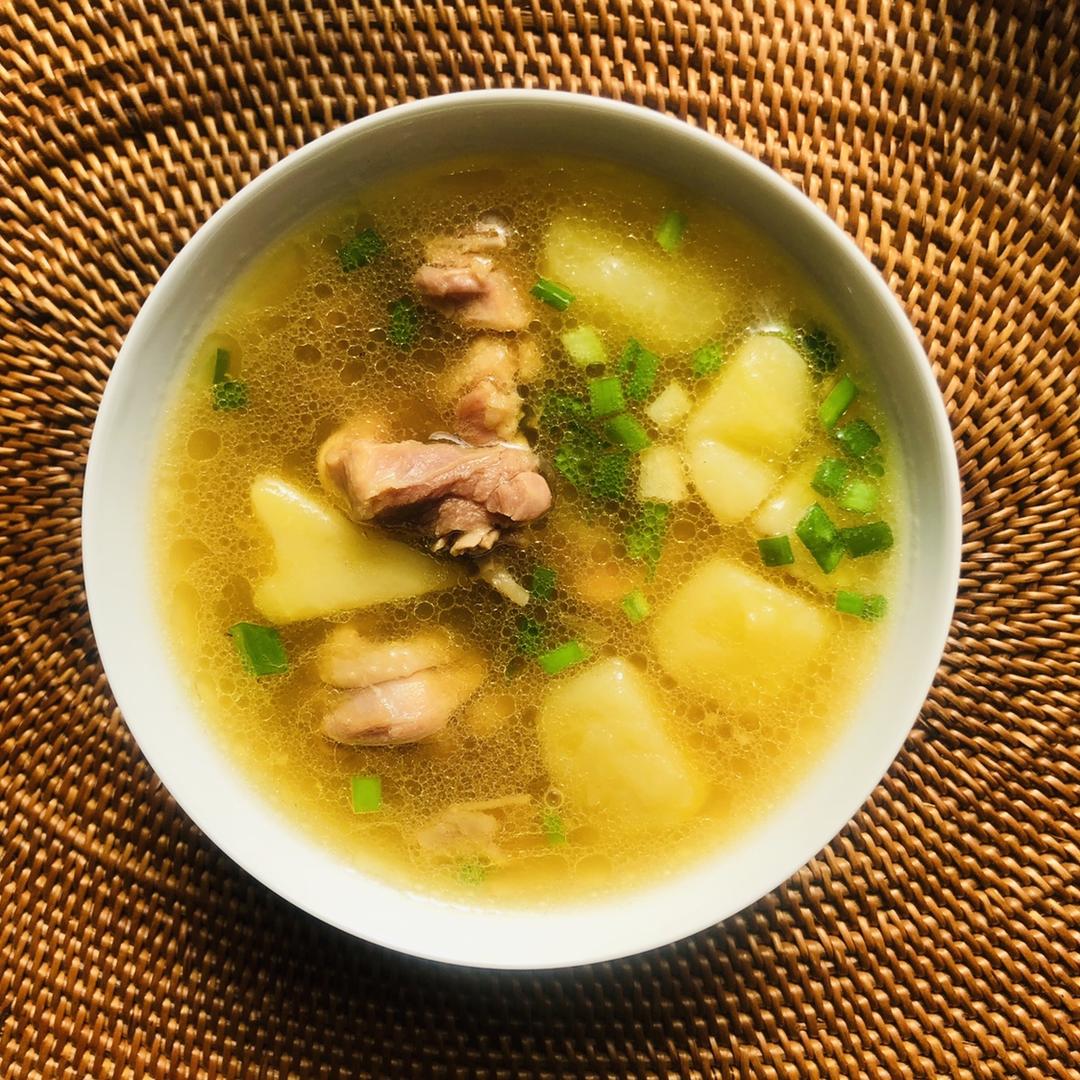 amiee朱莹莹做的土豆香菇鸡汤