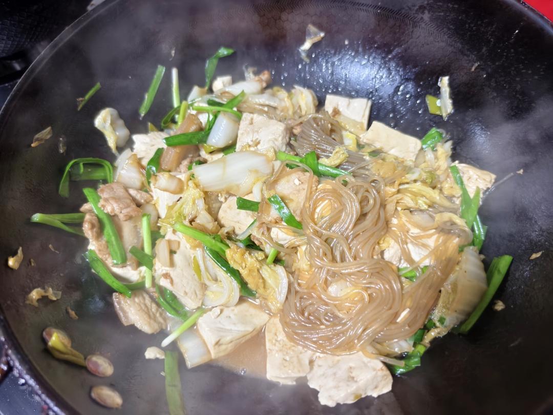 白菜炖粉条炖肉炖豆腐炖炖炖