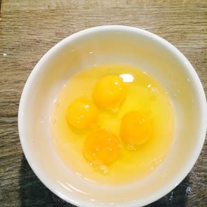 黑椒牛奶培根炒蛋的做法 步骤1