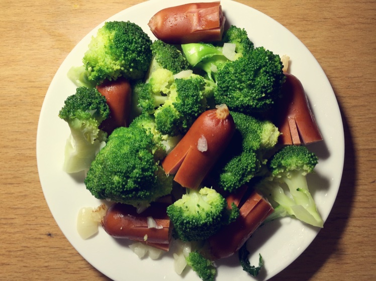 蒜香西兰花炒脆皮肠
