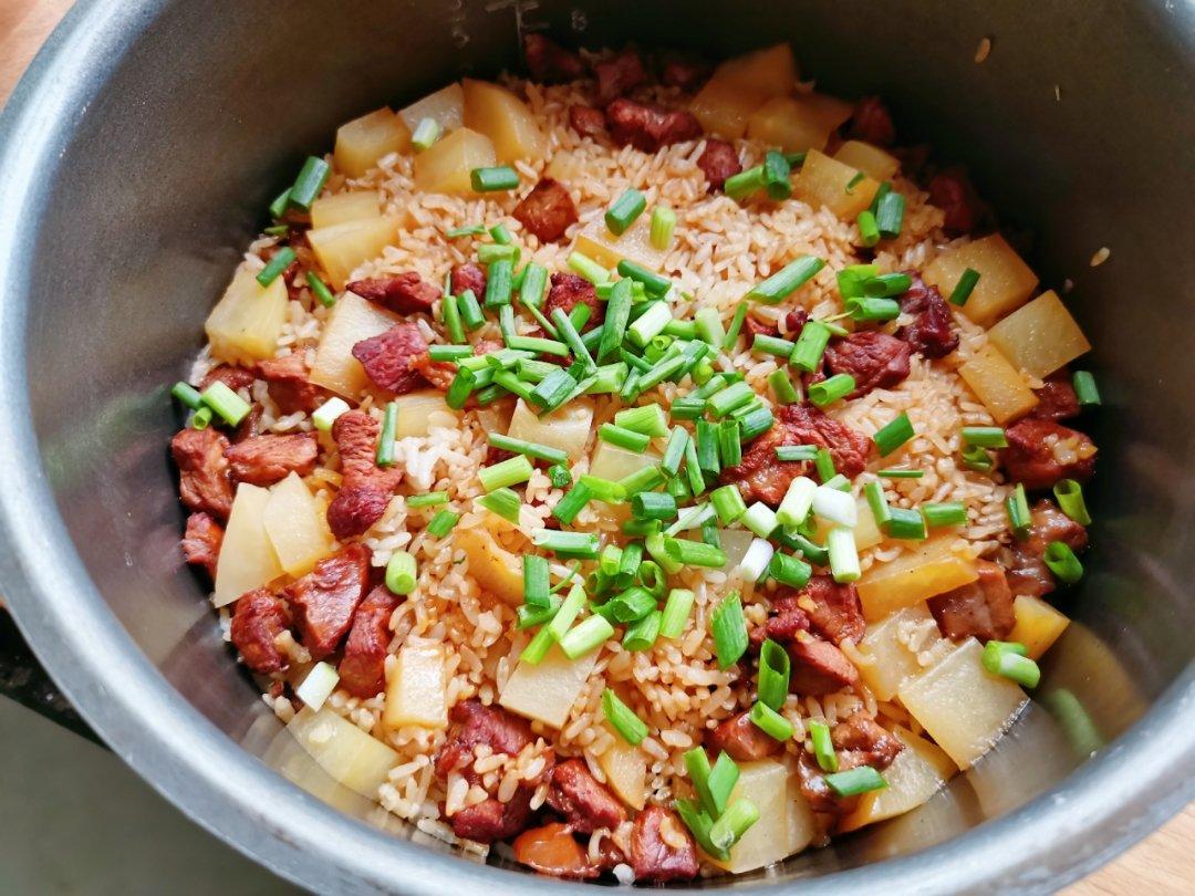 懒人五花肉土豆闷饭