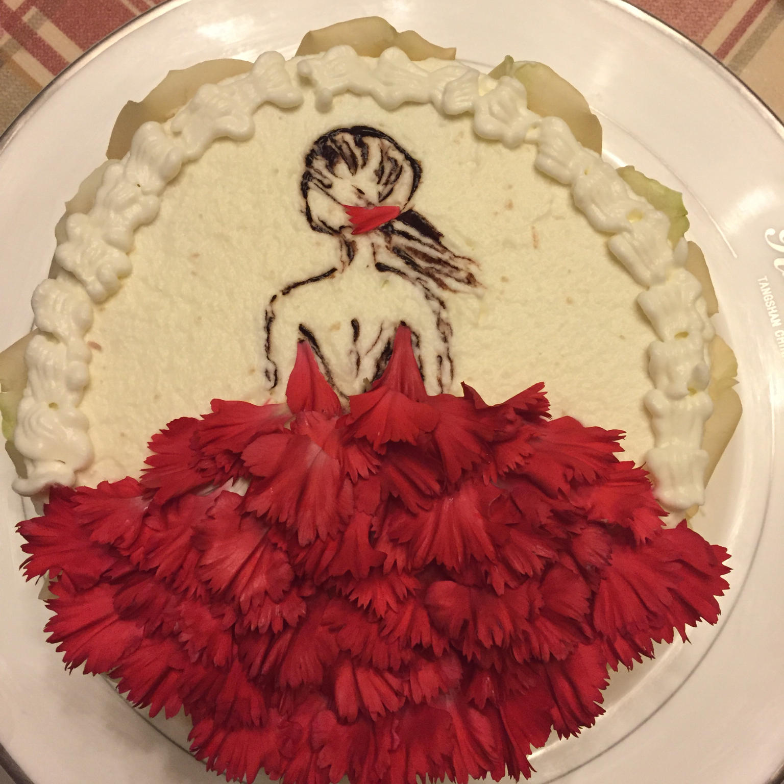 玫瑰花瓣生日蛋糕