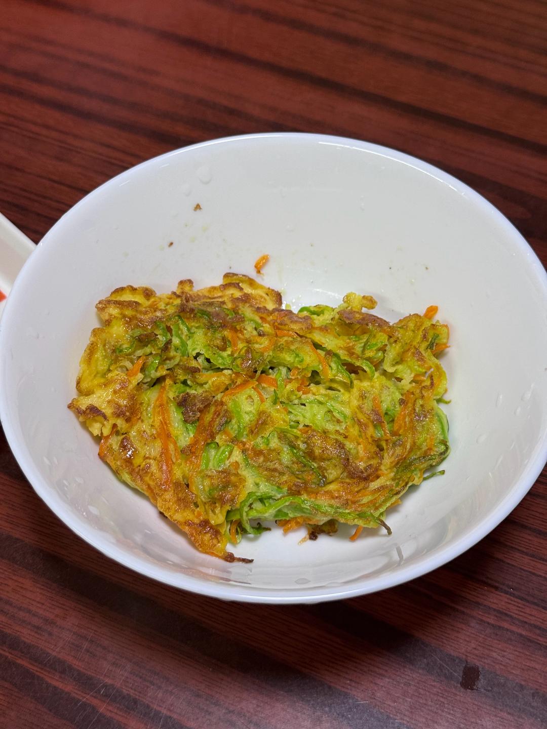 西葫芦红萝卜鸡蛋饼（需要刨丝工具）