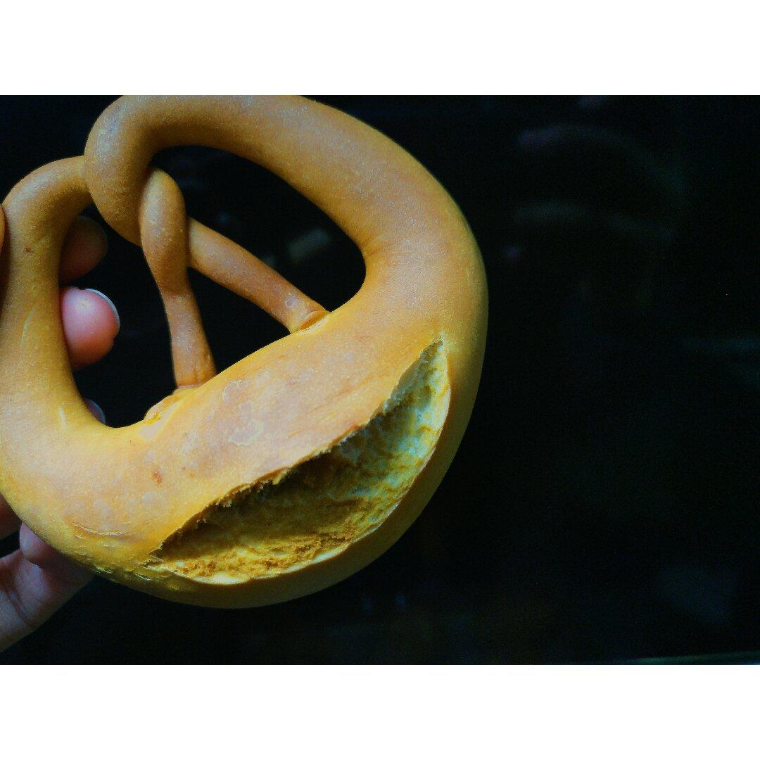 德国碱水面包Brezen（普雷节、巴伐利亚面包、扭结面包）