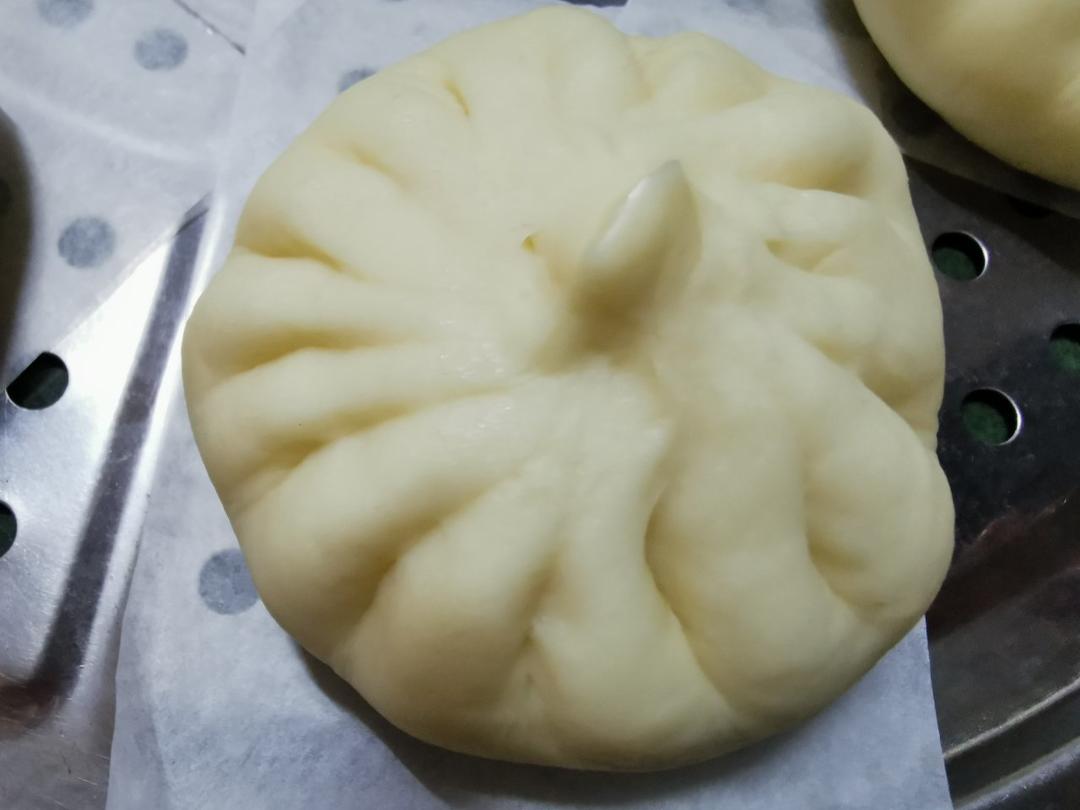 云朵般松软爆浆蜜汁叉烧包