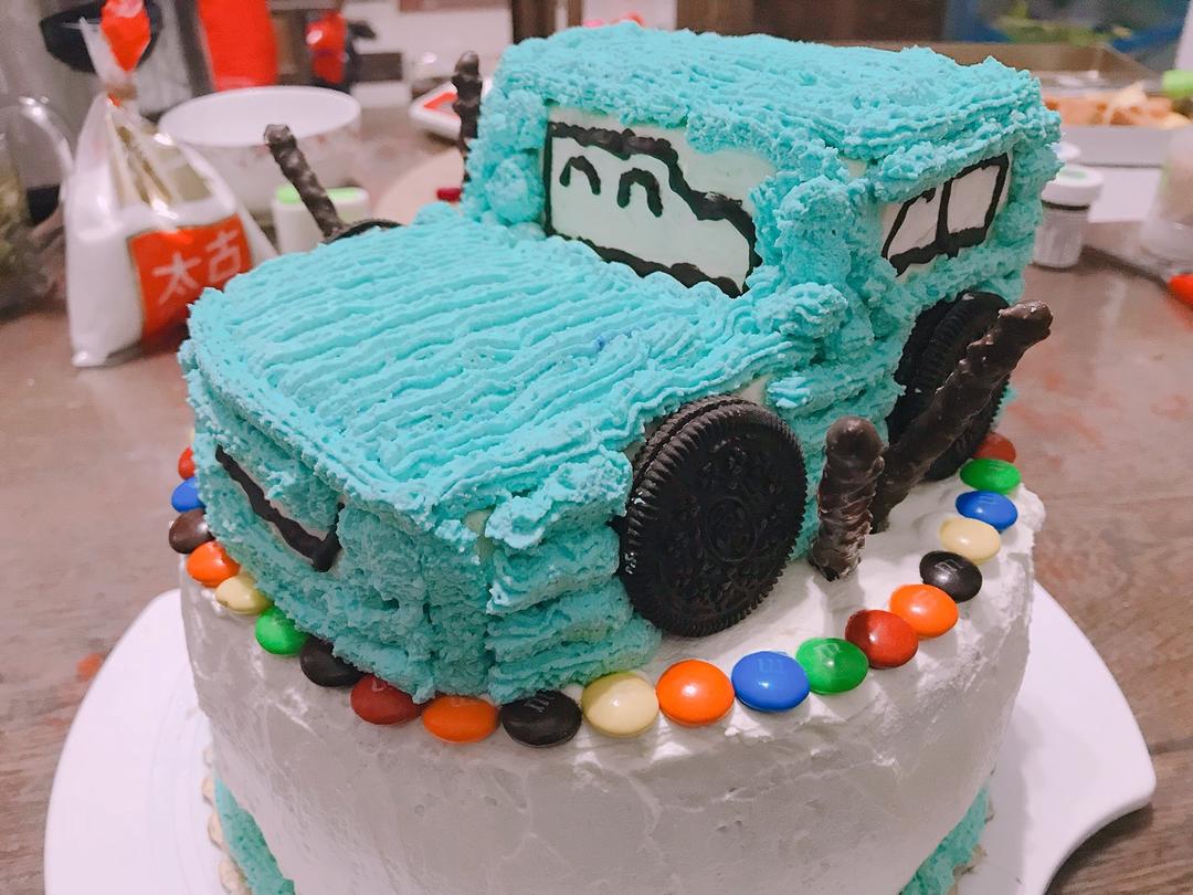 钟铃做的汽车蛋糕