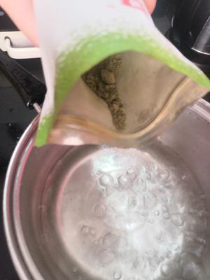 牛奶鸳鸯茶冻（抹茶/玫瑰菊花）的做法 步骤4