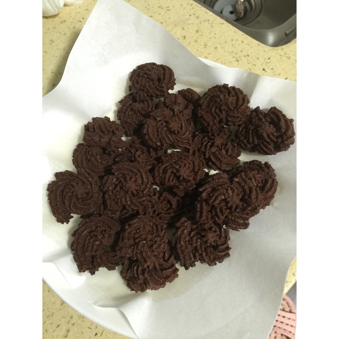 挤花毫无压力的巧克力曲奇