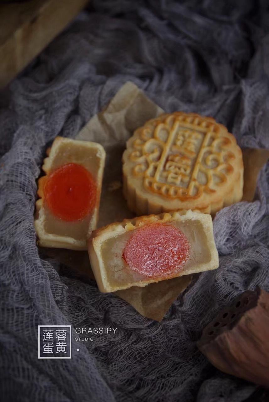 广式月饼－－蛋黄豆沙月饼