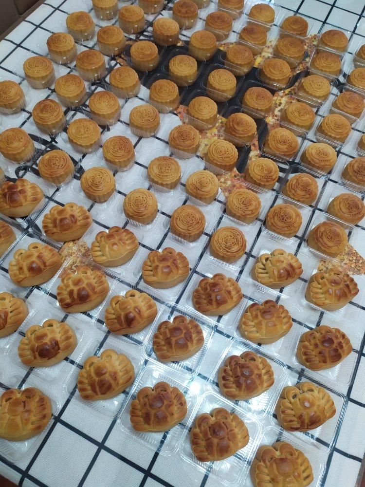 螃蟹月饼，广式蛋黄莲蓉螃蟹月饼，中秋月饼