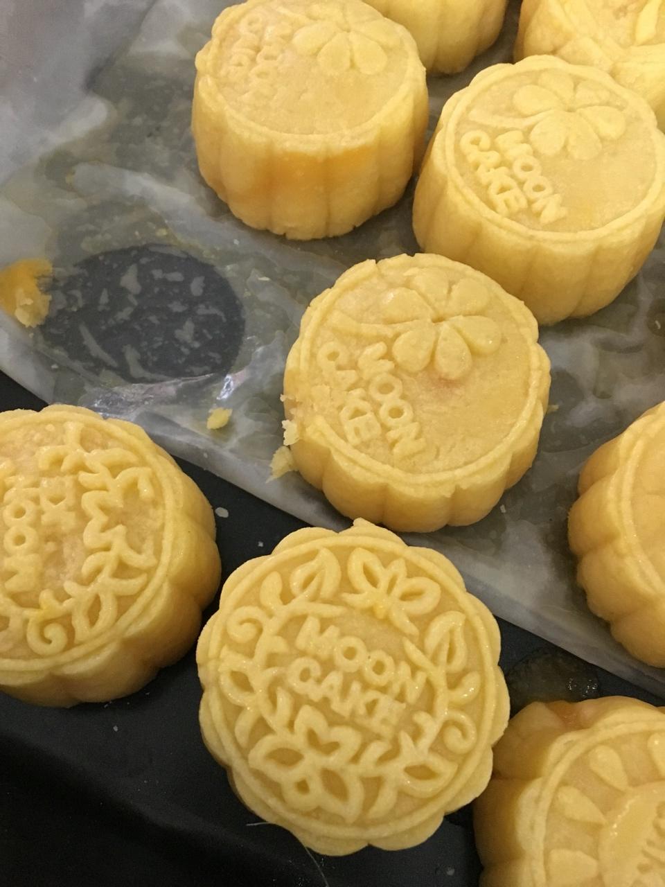 超详细图解版--流心奶黄月饼