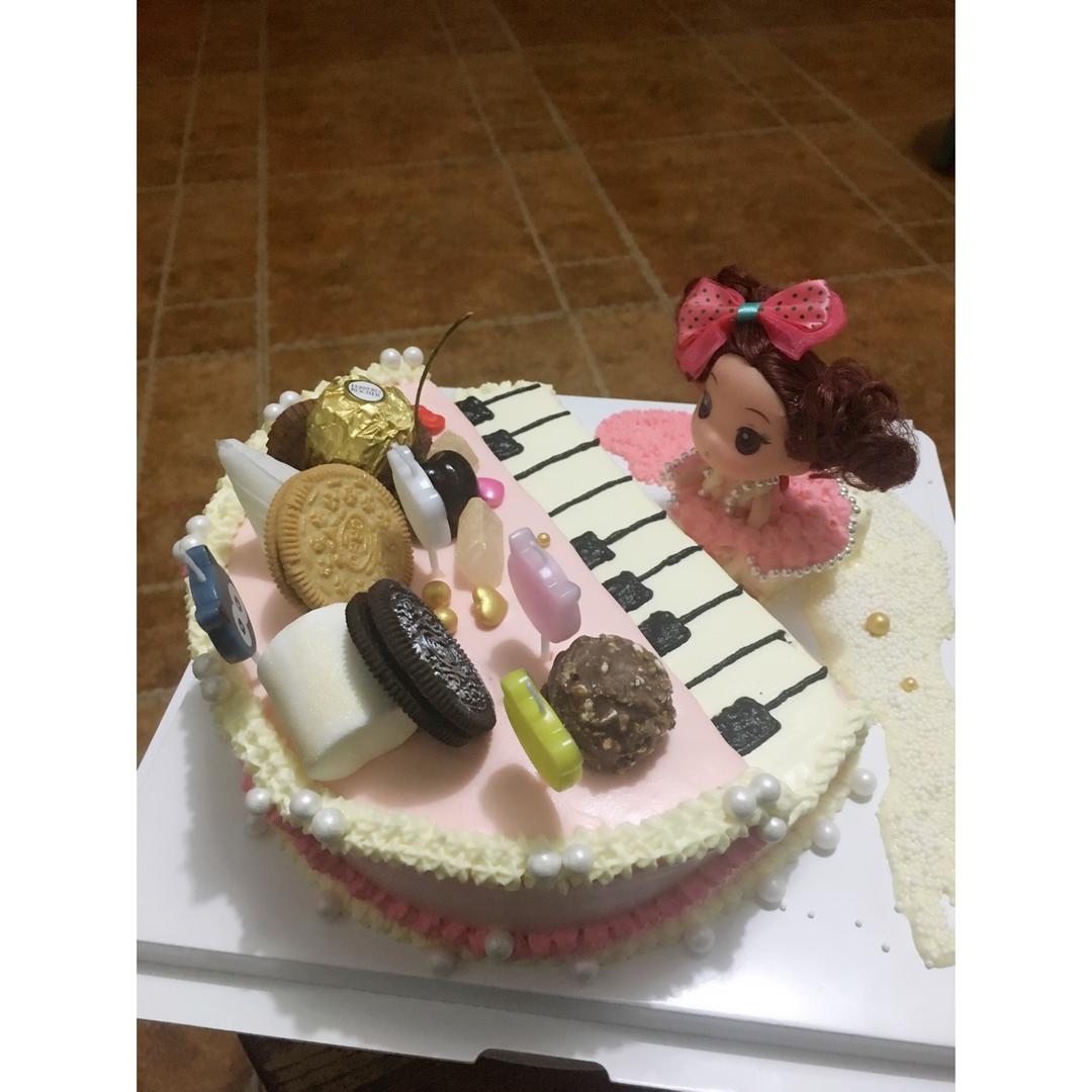 钢琴女孩造型蛋糕