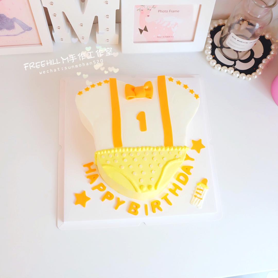 宝宝衣服造型蛋糕