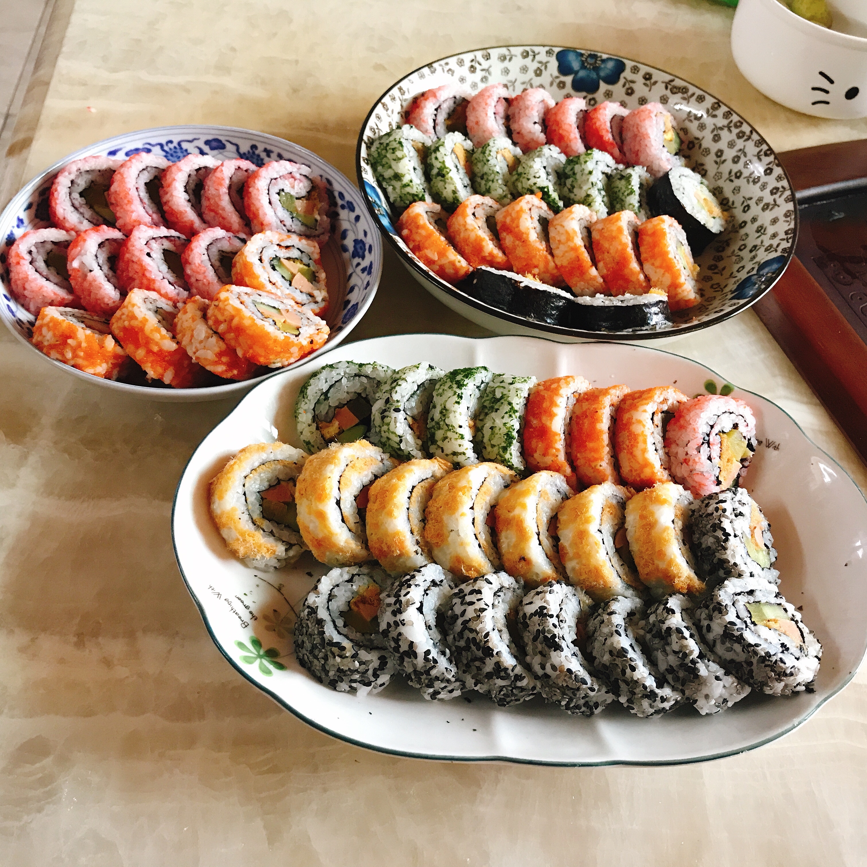 五彩斑斓的寿司卷