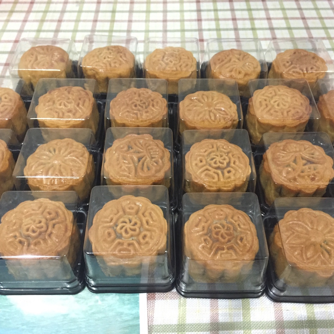 广式月饼—蛋黄莲蓉月饼