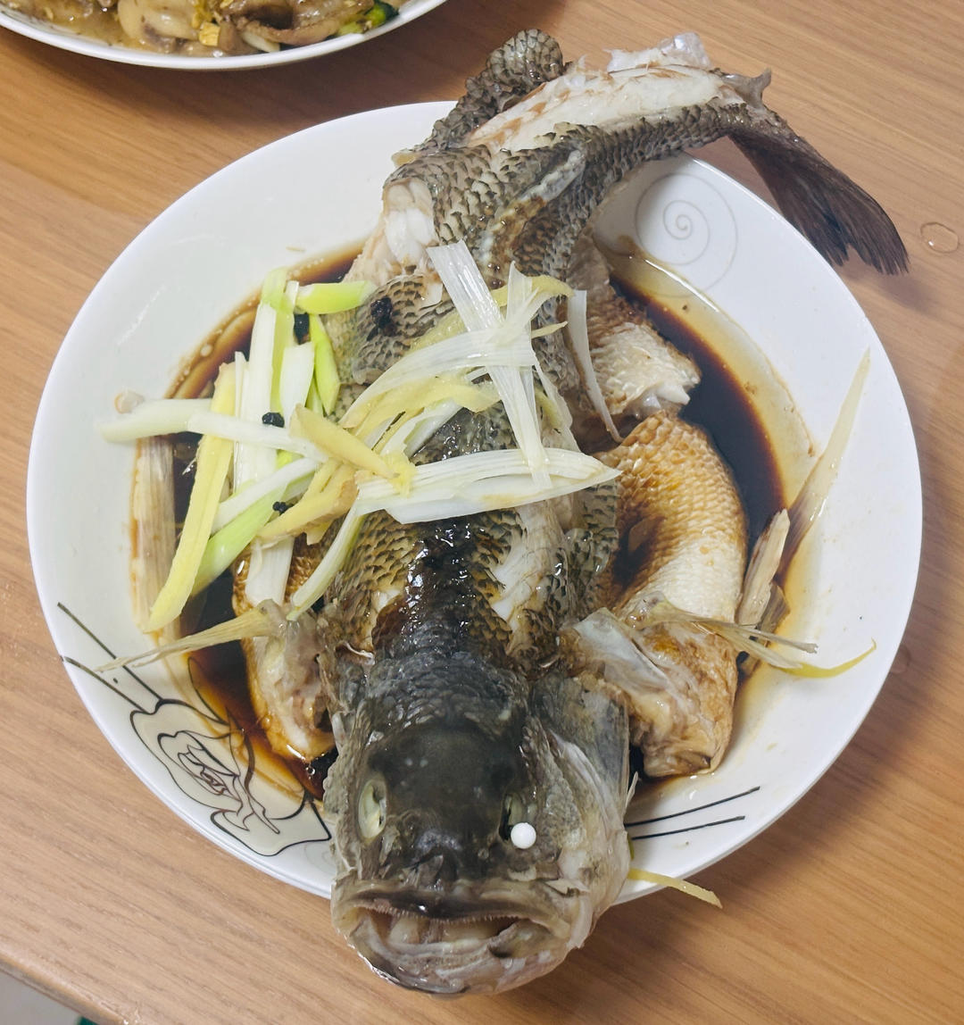 10分钟做 清蒸鲈鱼 （附切鱼图解）