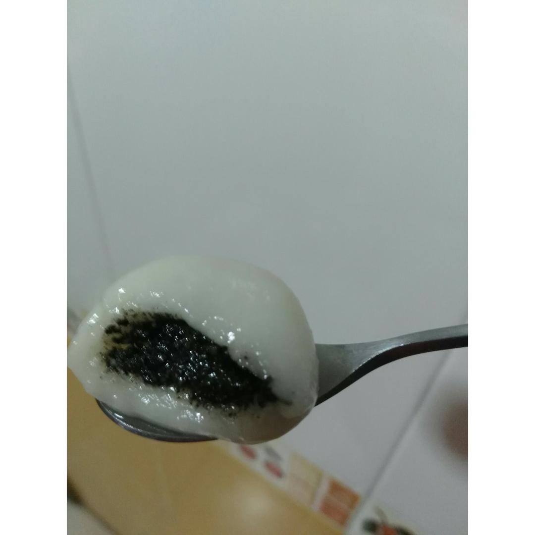 花生黑芝麻汤圆