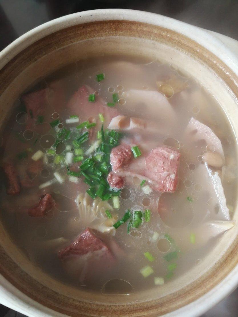 莲藕花生肋排汤