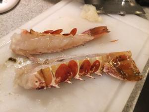 龙虾奶油意大利面菜谱
Lobster Cheese Sauce Pasta Recipe的做法 步骤2