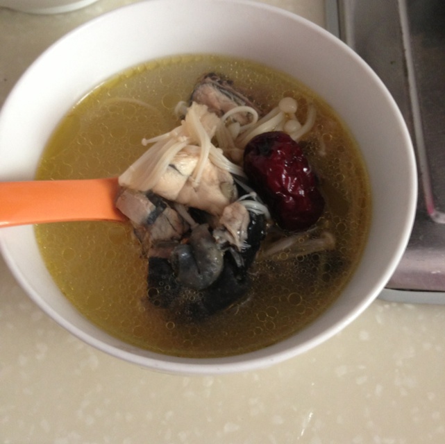 茶树菇乌鸡汤