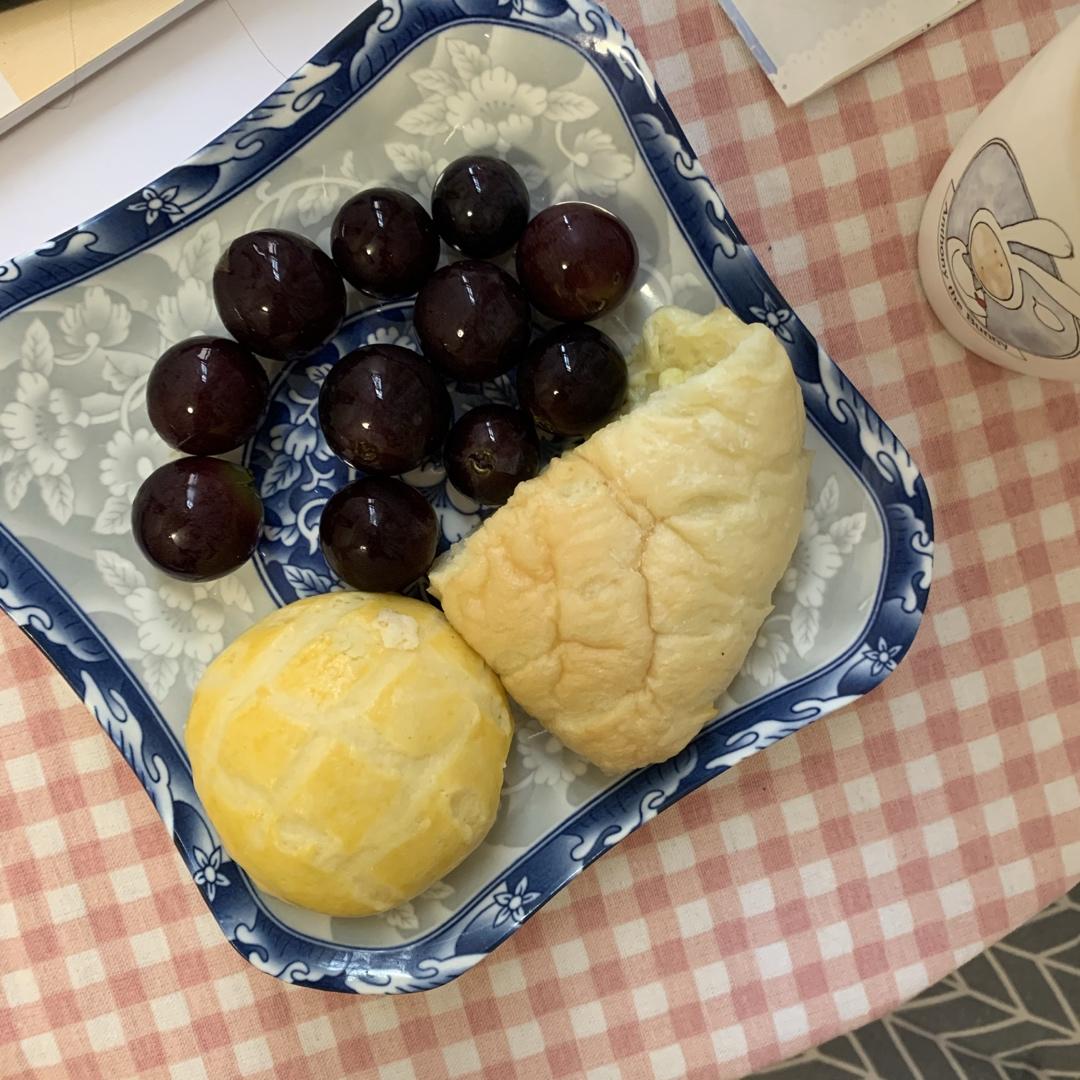 好吃到炸裂的港式菠萝包（附带制作酥皮的小视频）