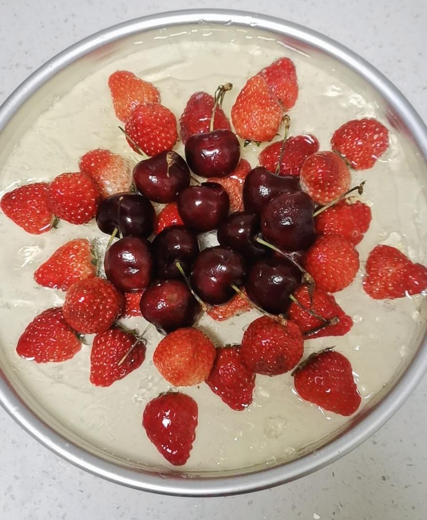 草莓酸奶慕斯蛋糕