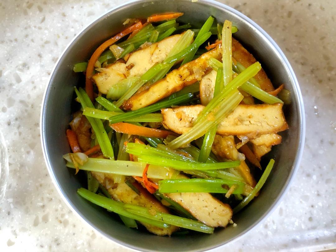 芹菜炒香干