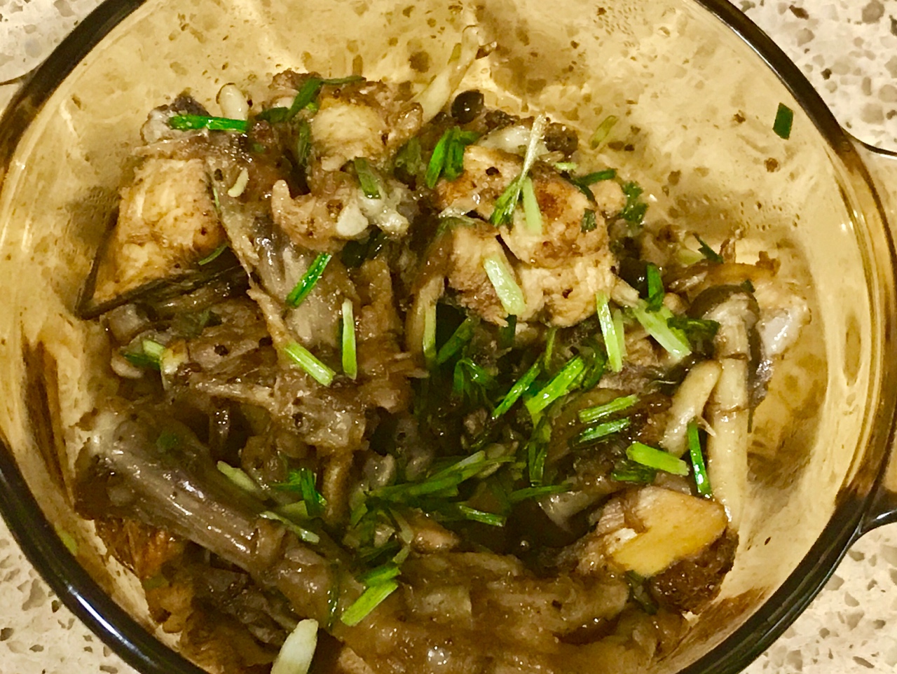 葱油鸡炒海鲜菇的做法