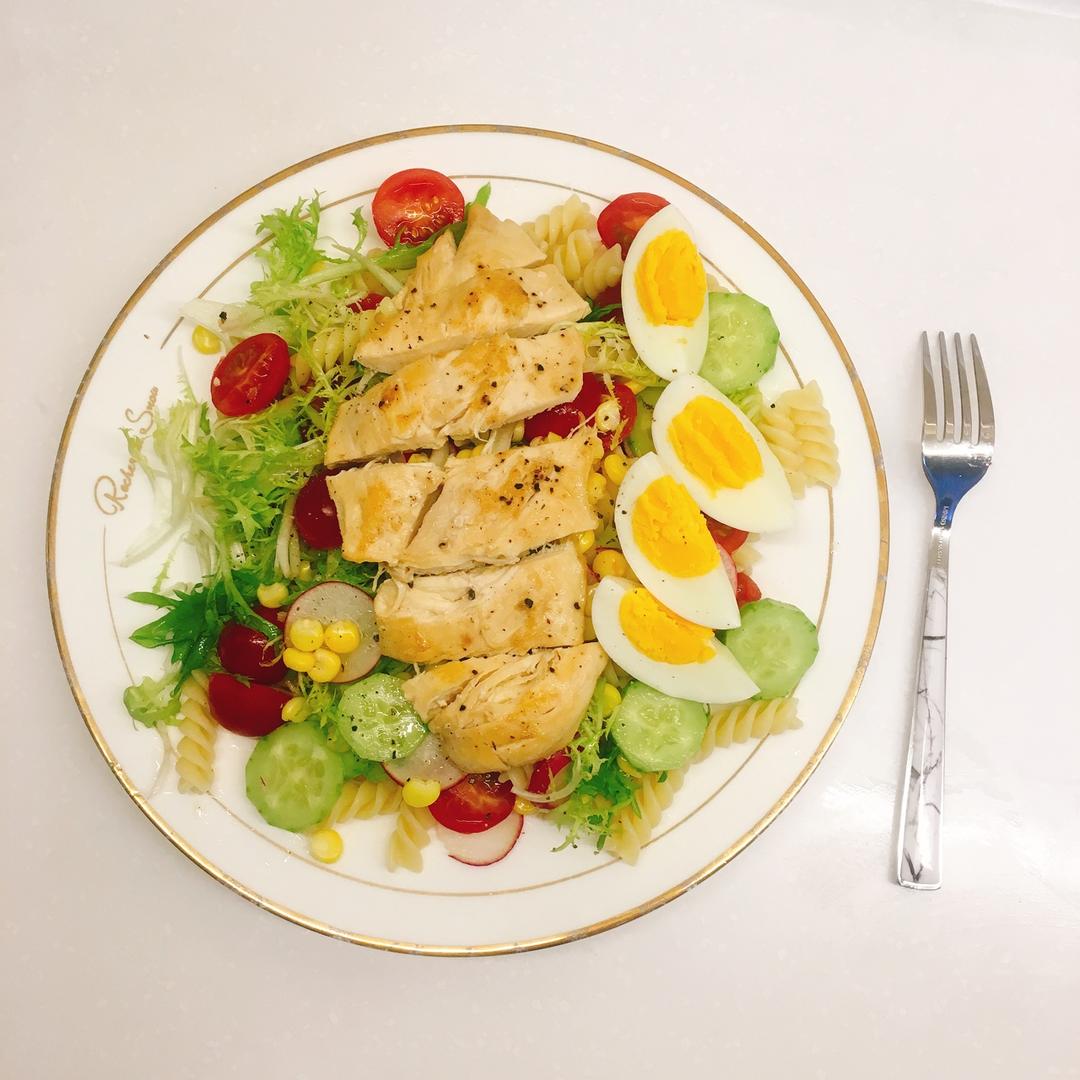 暖尛鱼做的鸡胸肉减肥沙拉