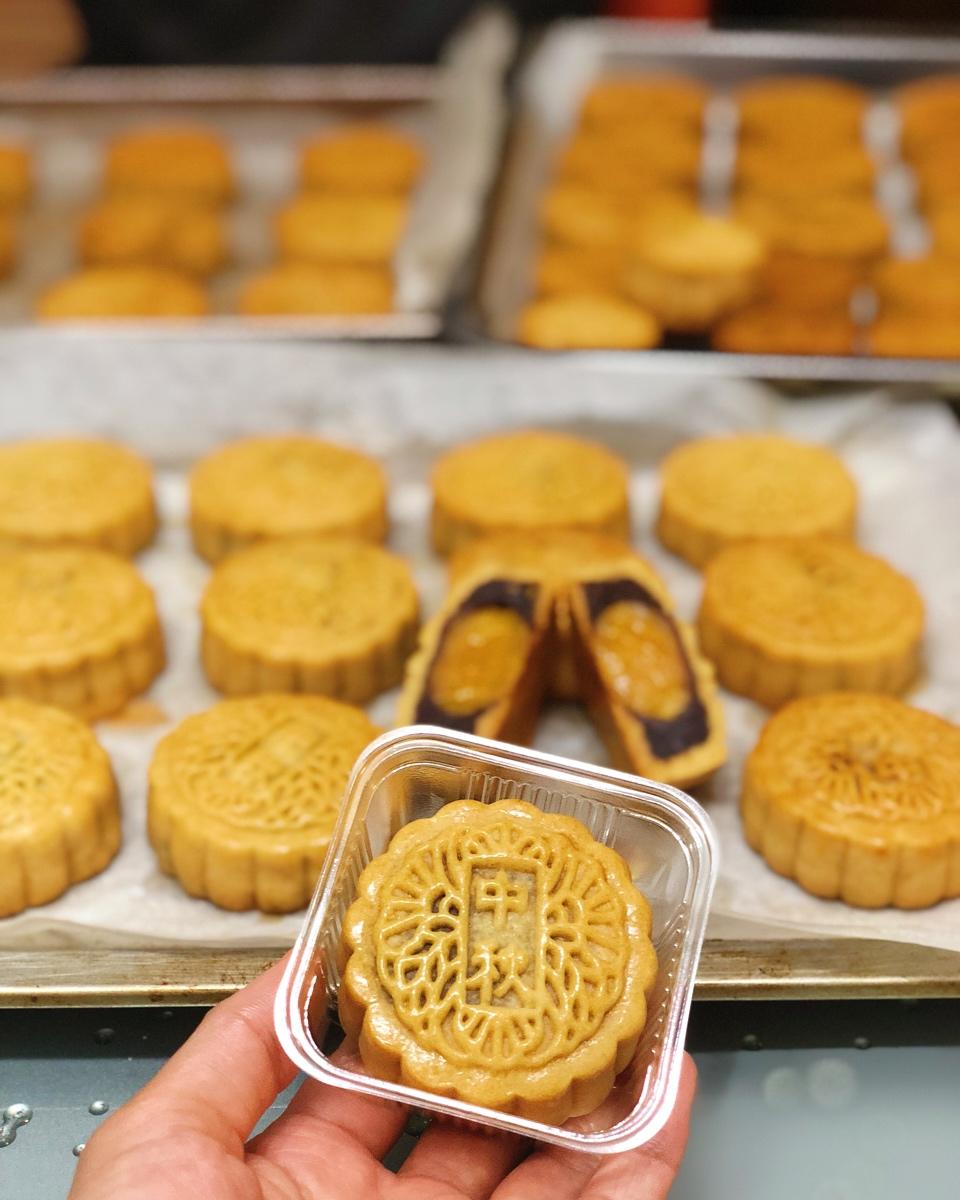 广式月饼——蛋黄莲蓉月饼