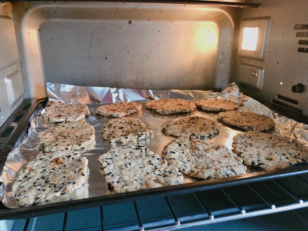 素食:有机燕麦芝麻大饼干