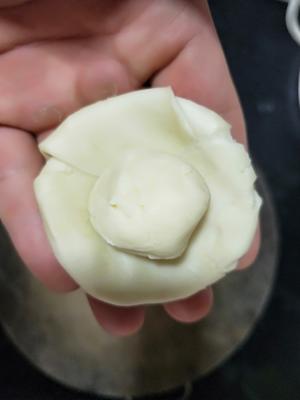平凡料理の椰香低糖低脂肉松蛋黄酥(黄油酥脆版)的做法 步骤10