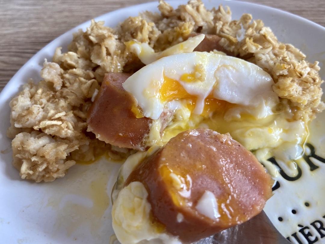 只需摆好材料去微波！惊艳全家的早餐端上桌：香肠奶酪烘蛋