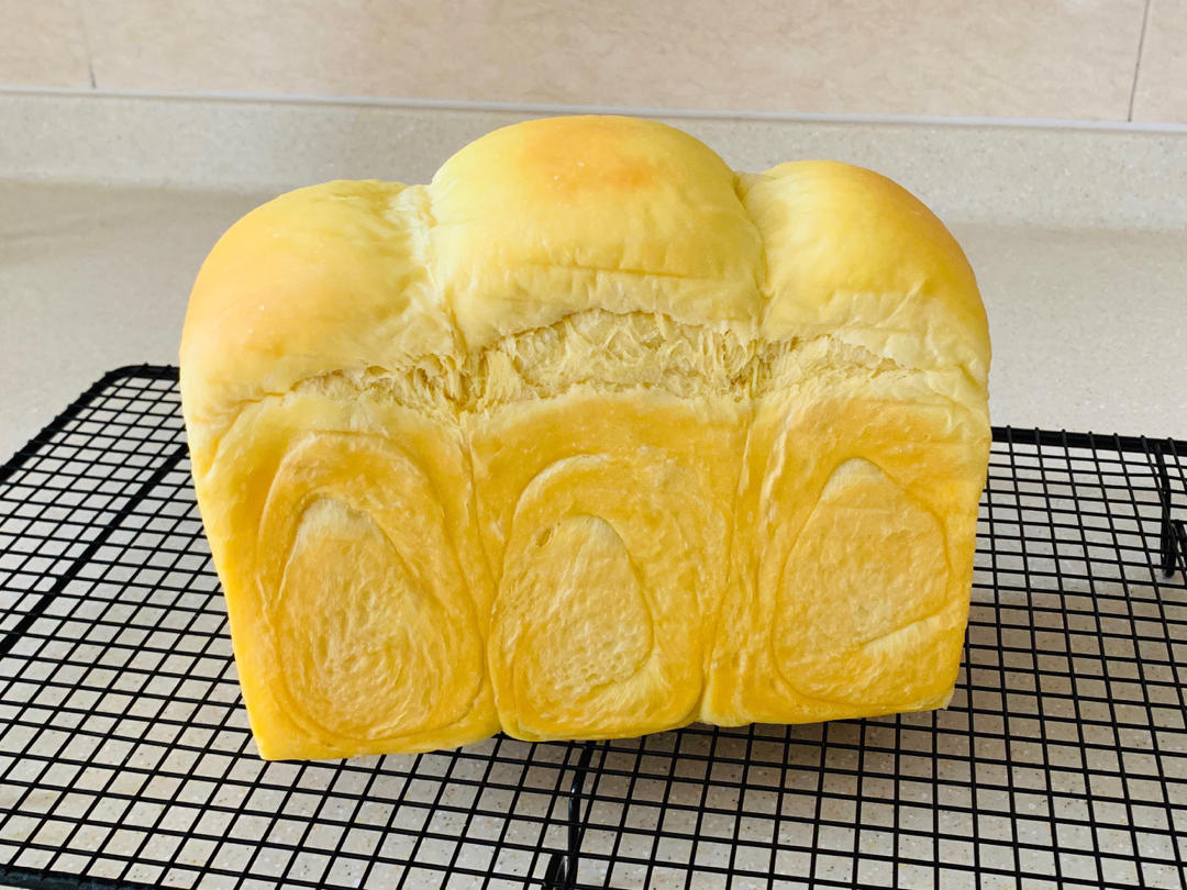 金灿灿的南瓜椰蓉吐司(波兰种)