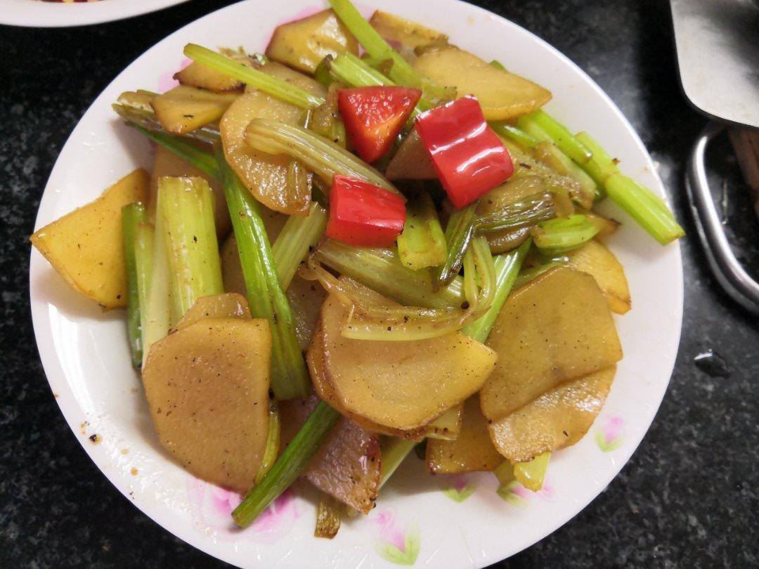 土豆炒芹菜
