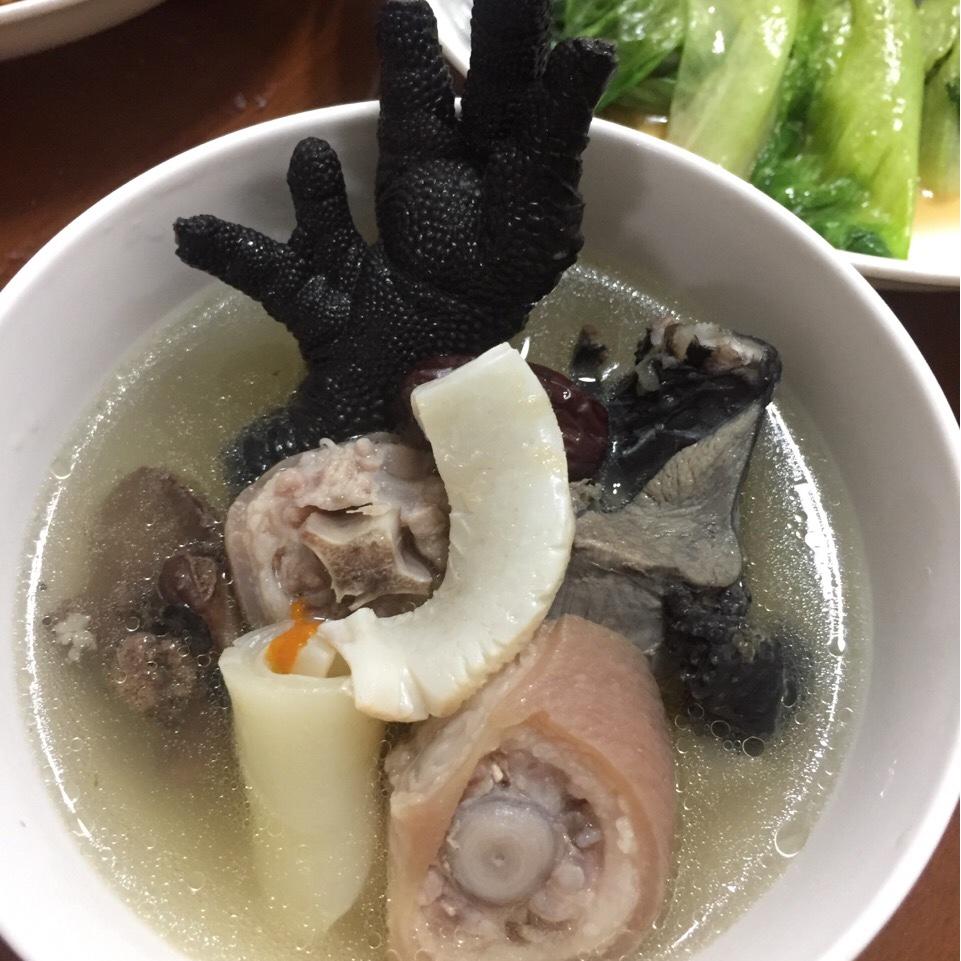 滋阴养颜的好汤水－花胶炖乌鸡