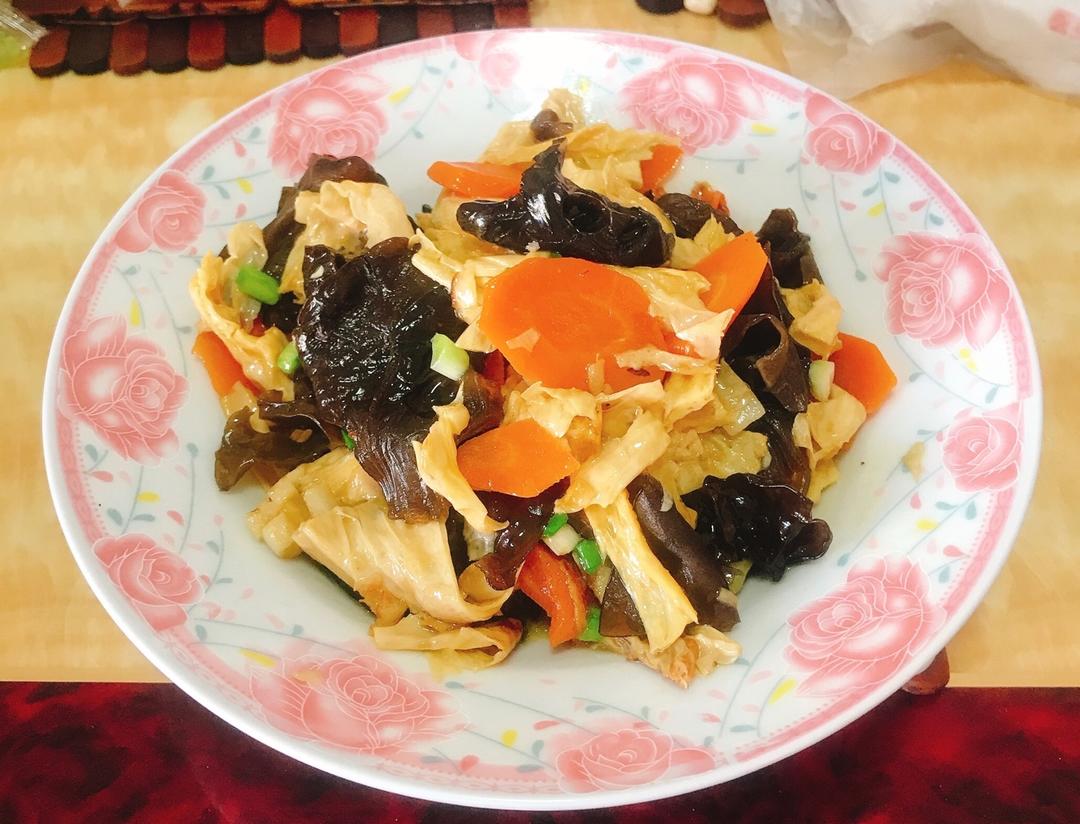 肉炒腐竹木耳