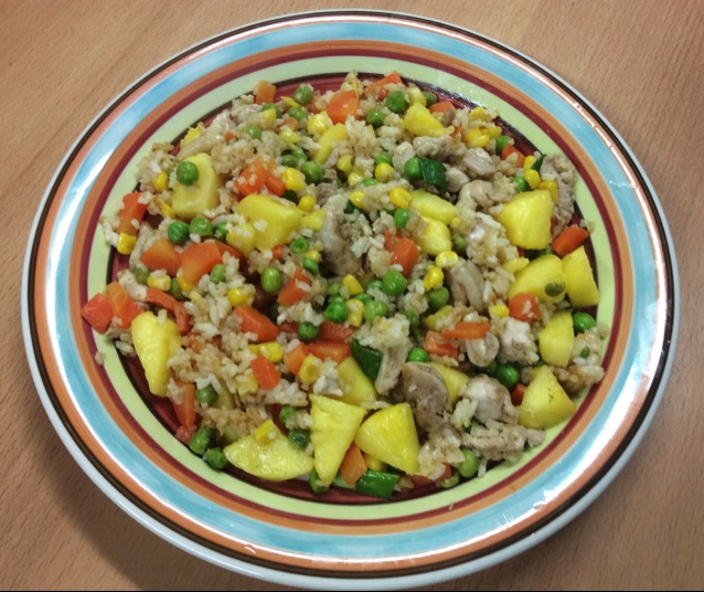 东南亚风情菠萝鸡肉炒饭