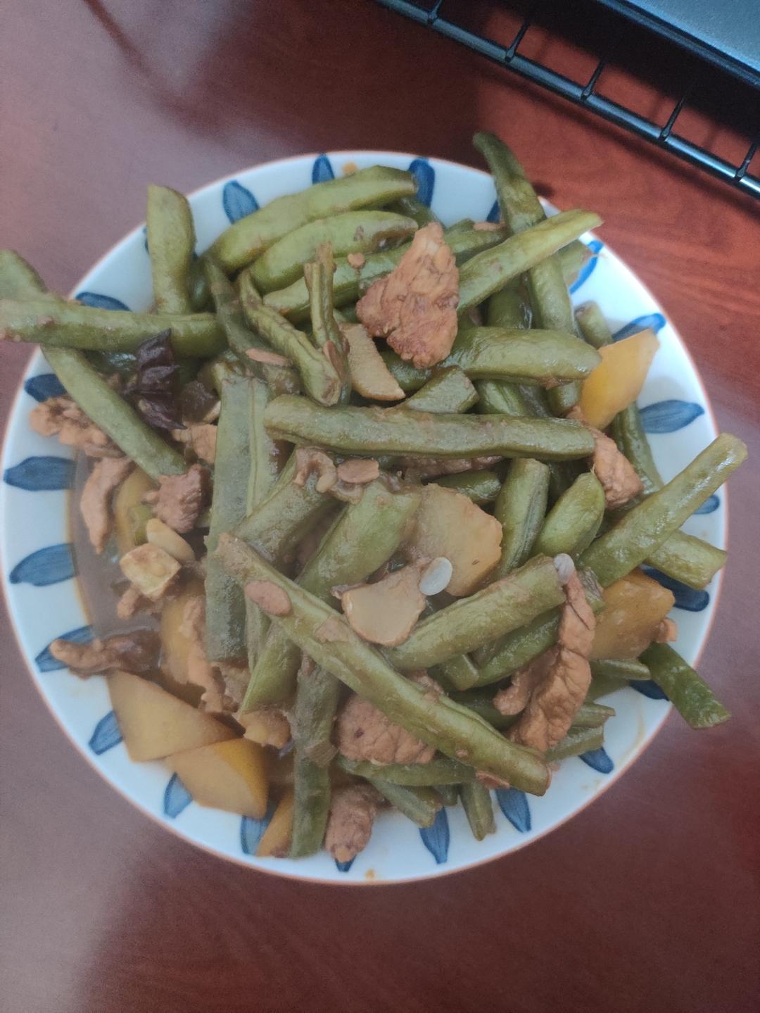 不吃两碗饭你找我！东北做法 酱炖芸豆土豆五花肉