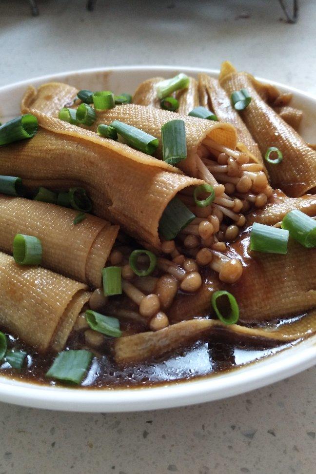 豆皮卷金针菇