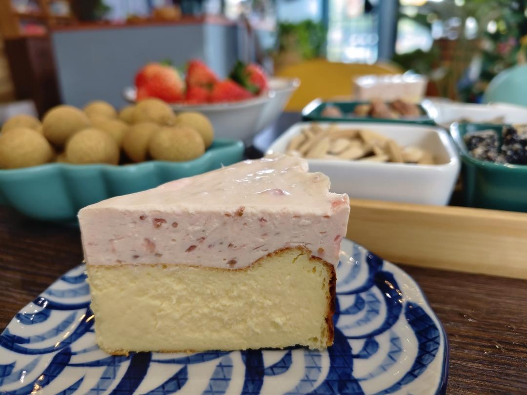 六寸巴斯克草莓慕斯蛋糕