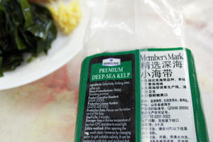 【春日大赏】海带豆腐蚌肉汤的做法 步骤2