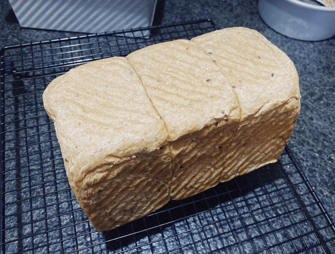 65%全麦吐司 王后粗麸/粗粒全麦粉 无奶低糖低油也可以很松软的粗粒全麦吐司