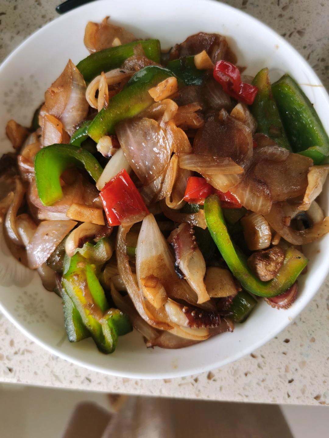 鱿鱼须炒青椒洋葱