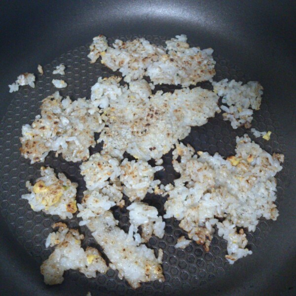 巧用剩饭做香脆锅巴