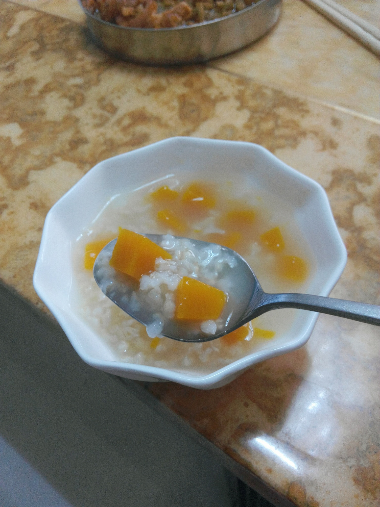 减肥营养两不误的南瓜糙米粥